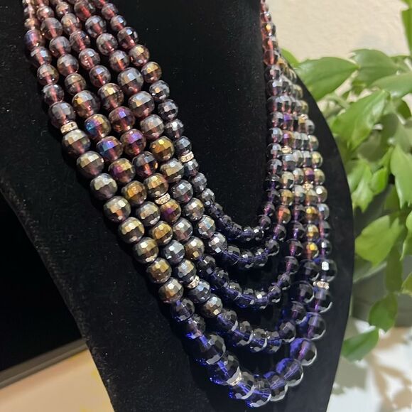 Elegant Multicolor Beaded Necklace - Picture 2 of 10